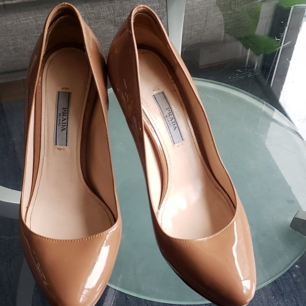 Nude Prada Pumps *damaged heel*